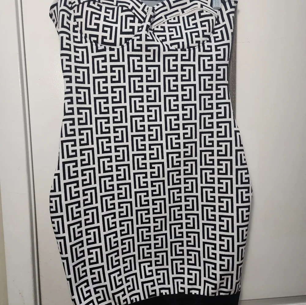 Black and White Geometric Patterned Jacket And Matching Midi Dress - Picture 4 of 6